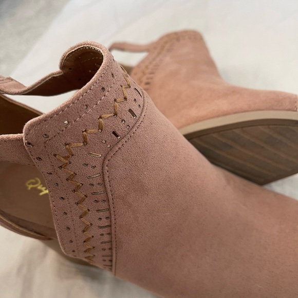 Qupid Brand Heels - Picture 9 of 11